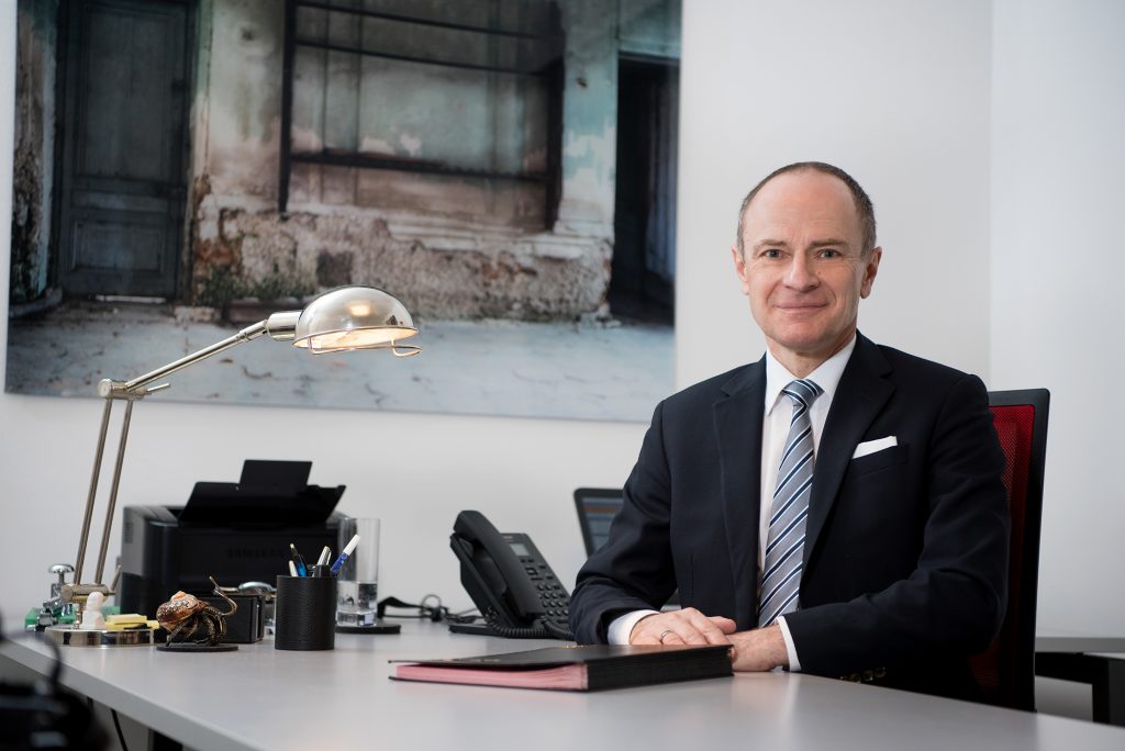 Dr. Bernhard Zettl